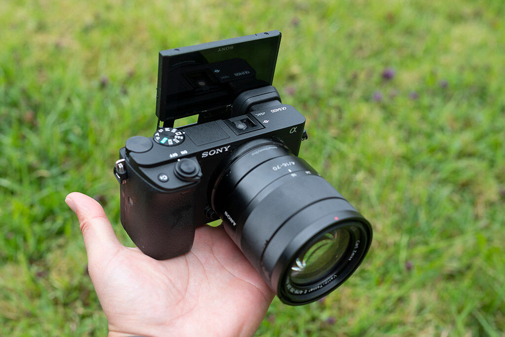 sony-a6400-vlog-kamera Vlog İçin Alınabilecek En İyi Sony Kameralar 